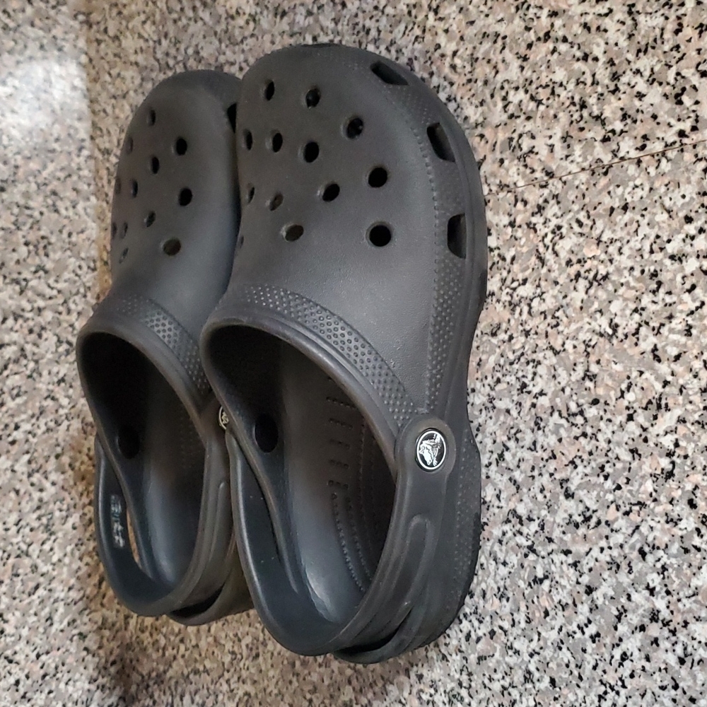 Black crocs